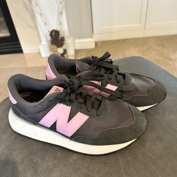 New Balance 237 - Picture 2 of 6